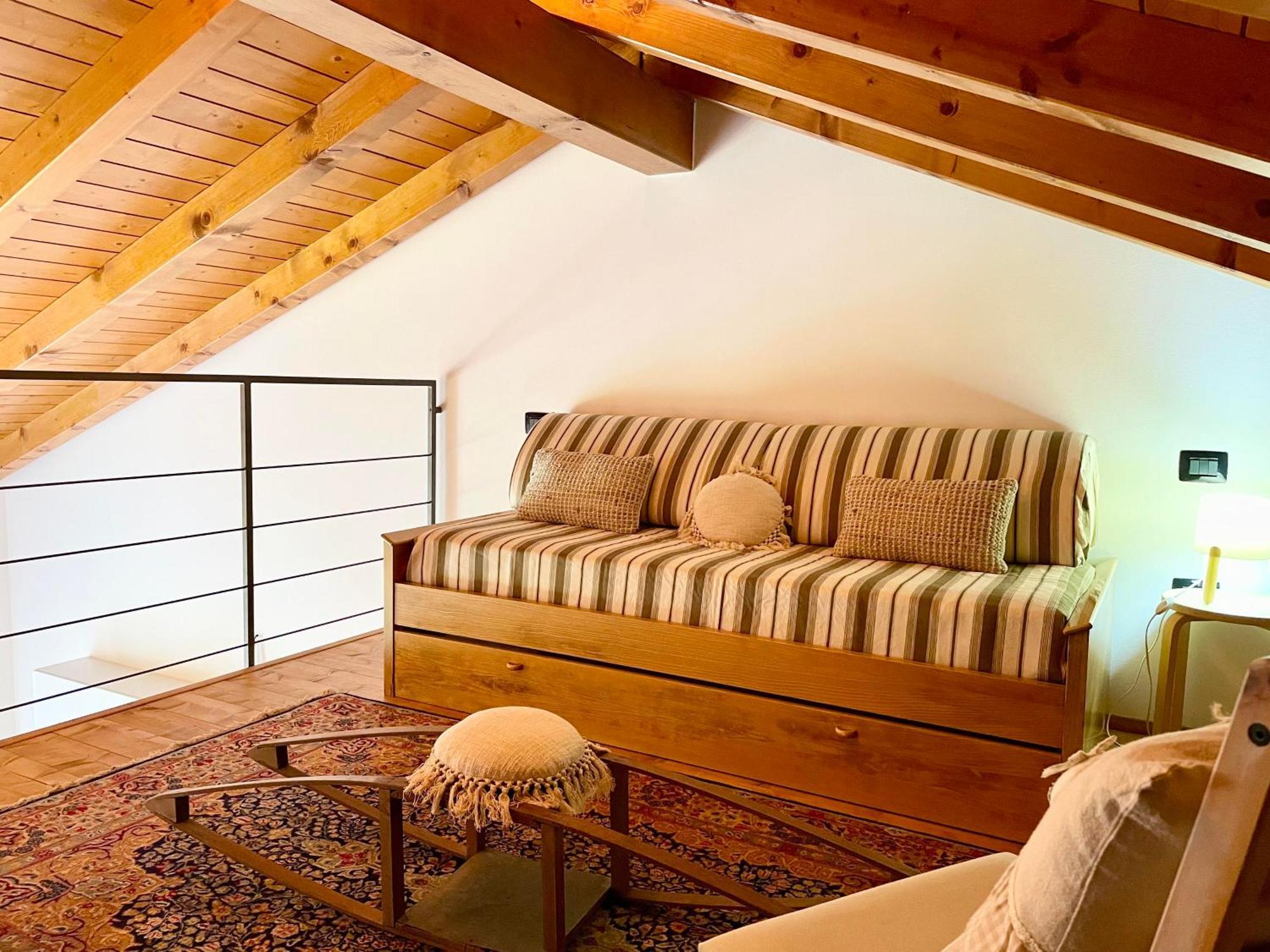 Bb10 Oasi Guest House Arona Luaran gambar